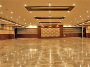 Grand Thakar Hotel Rajkot Esterno foto