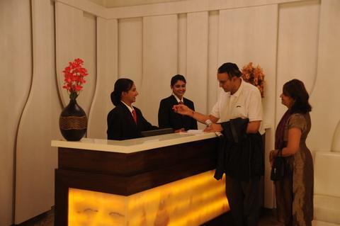Grand Thakar Hotel Rajkot Esterno foto